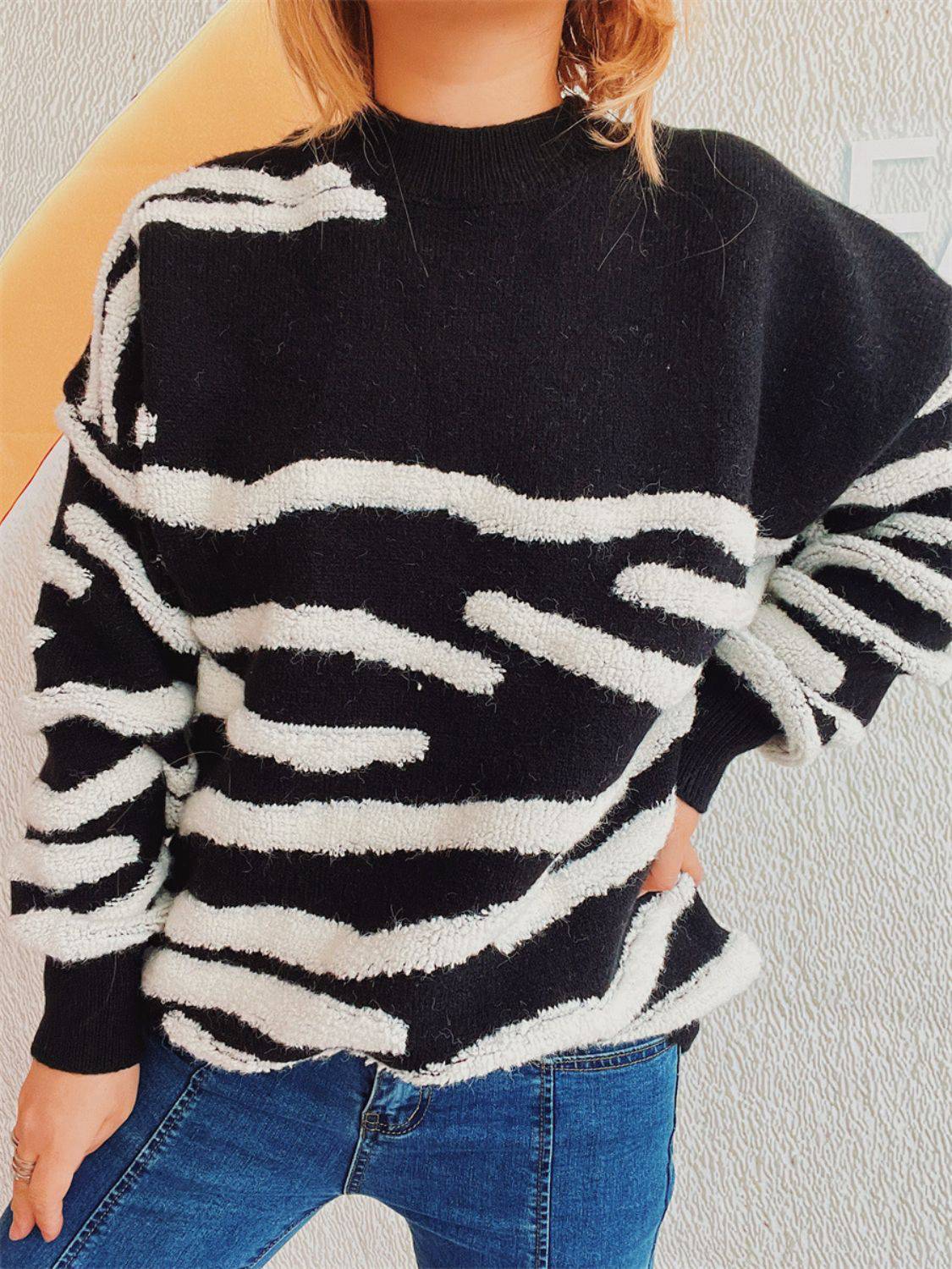 Pullover mit Rundhalsausschnitt und langen Ärmeln in Kontrastfarbe