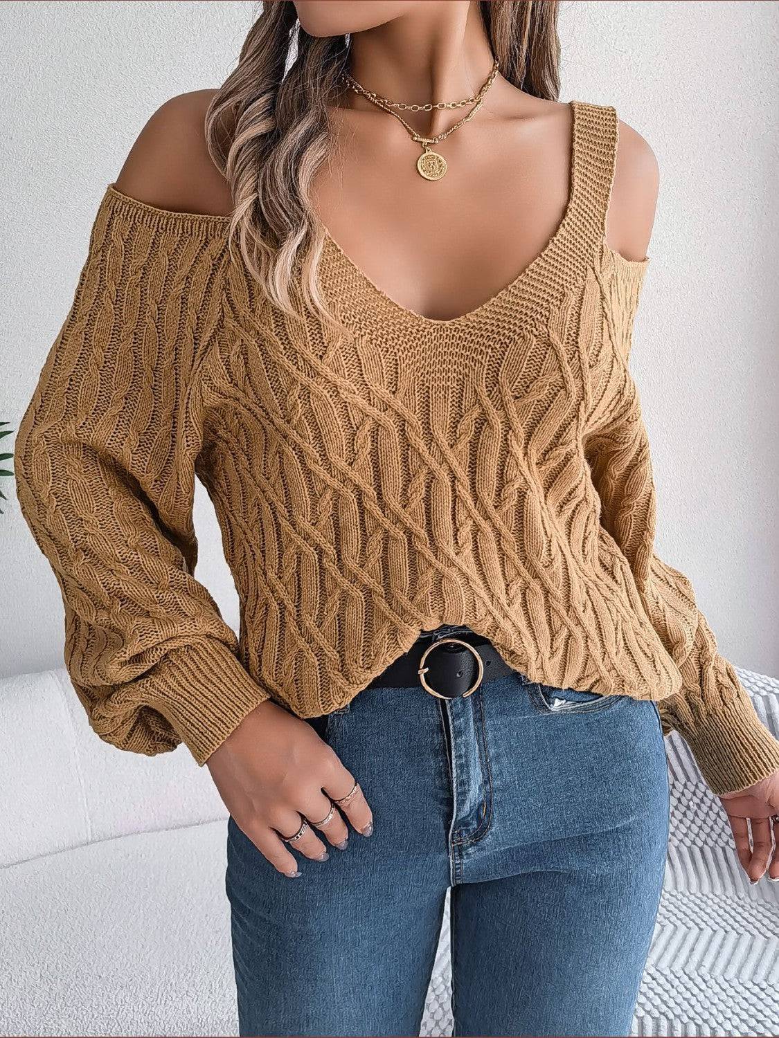 Langarmpullover mit Zopfmuster und kalten Schultern