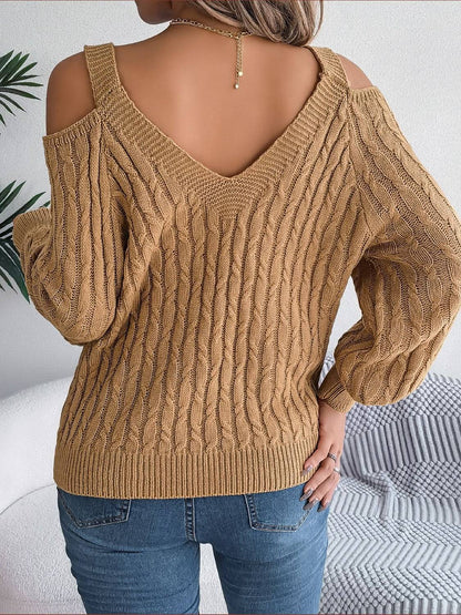 Langarmpullover mit Zopfmuster und kalten Schultern