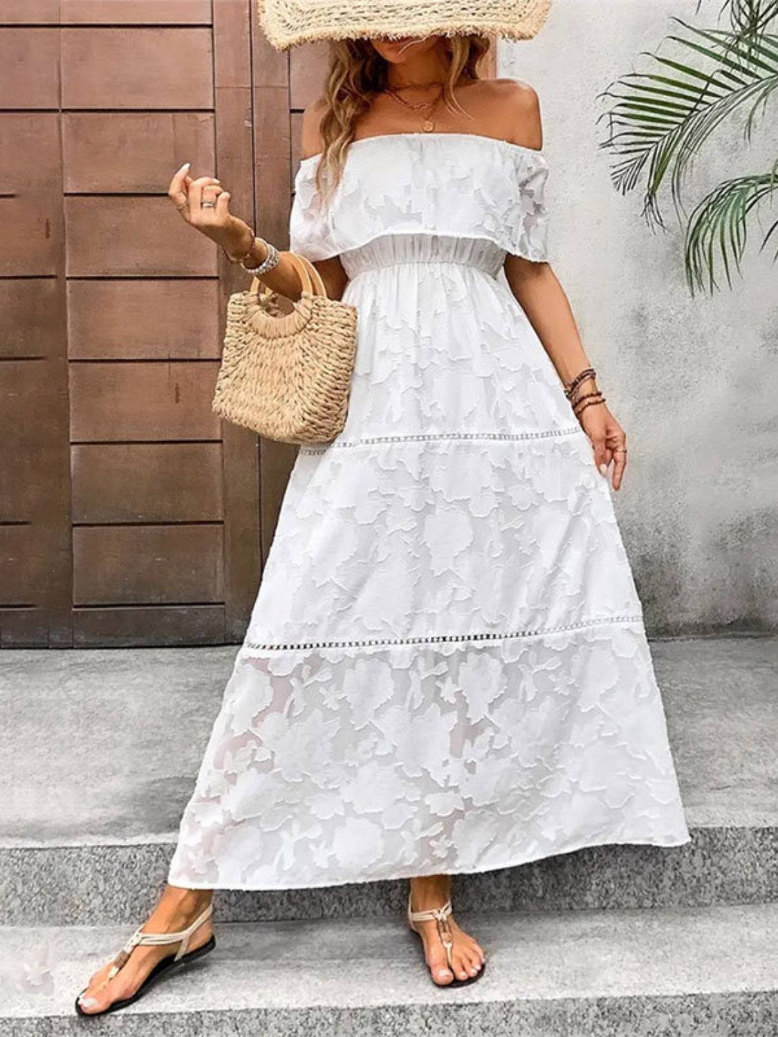 Schulterfreies, kurzärmliges Maxikleid