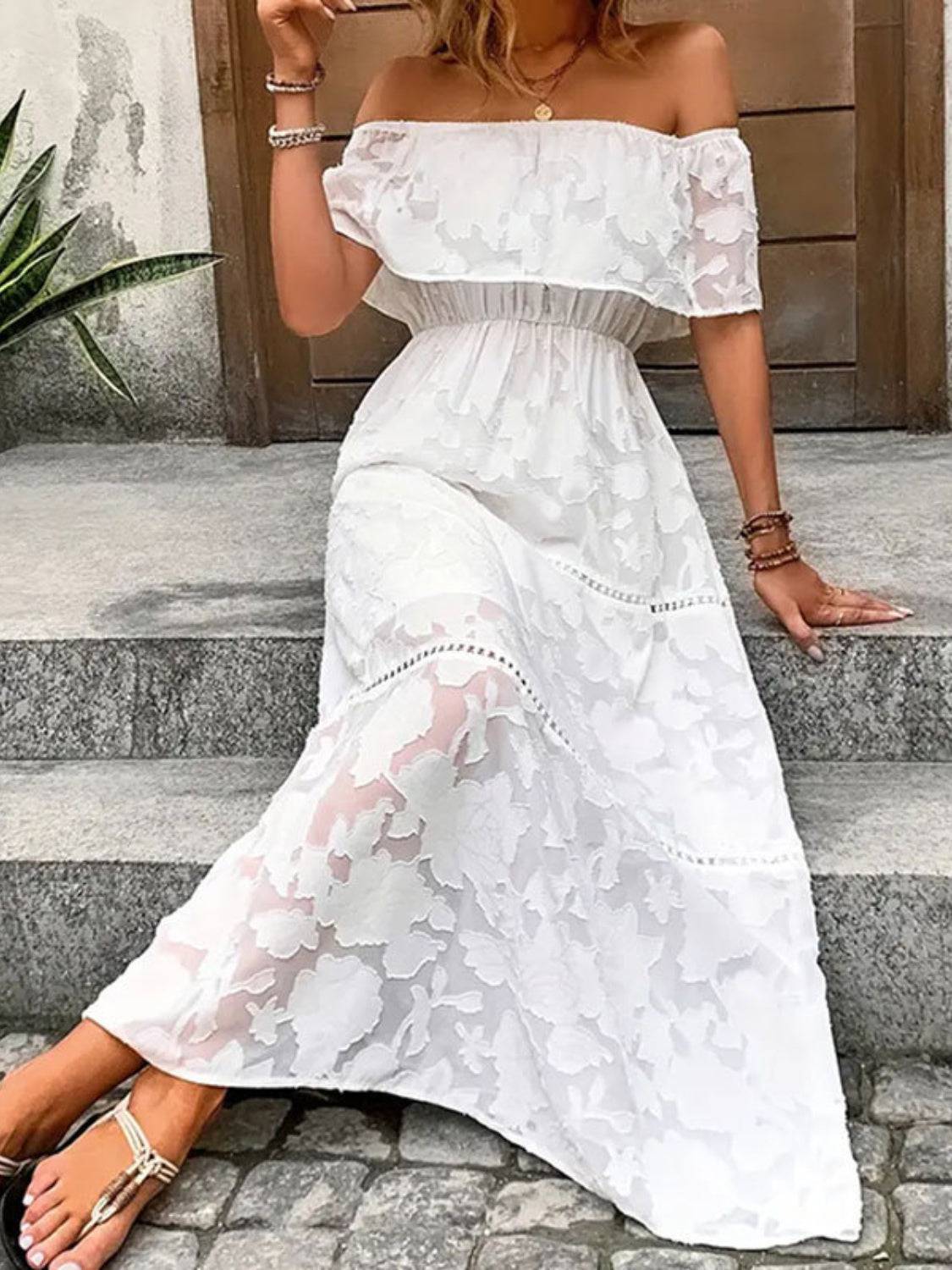 Schulterfreies, kurzärmliges Maxikleid