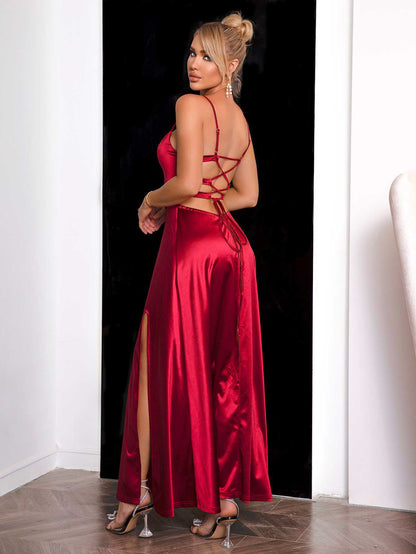 Kleid mit Spaghettiträgern, Schnürung am Rücken und Schlitz