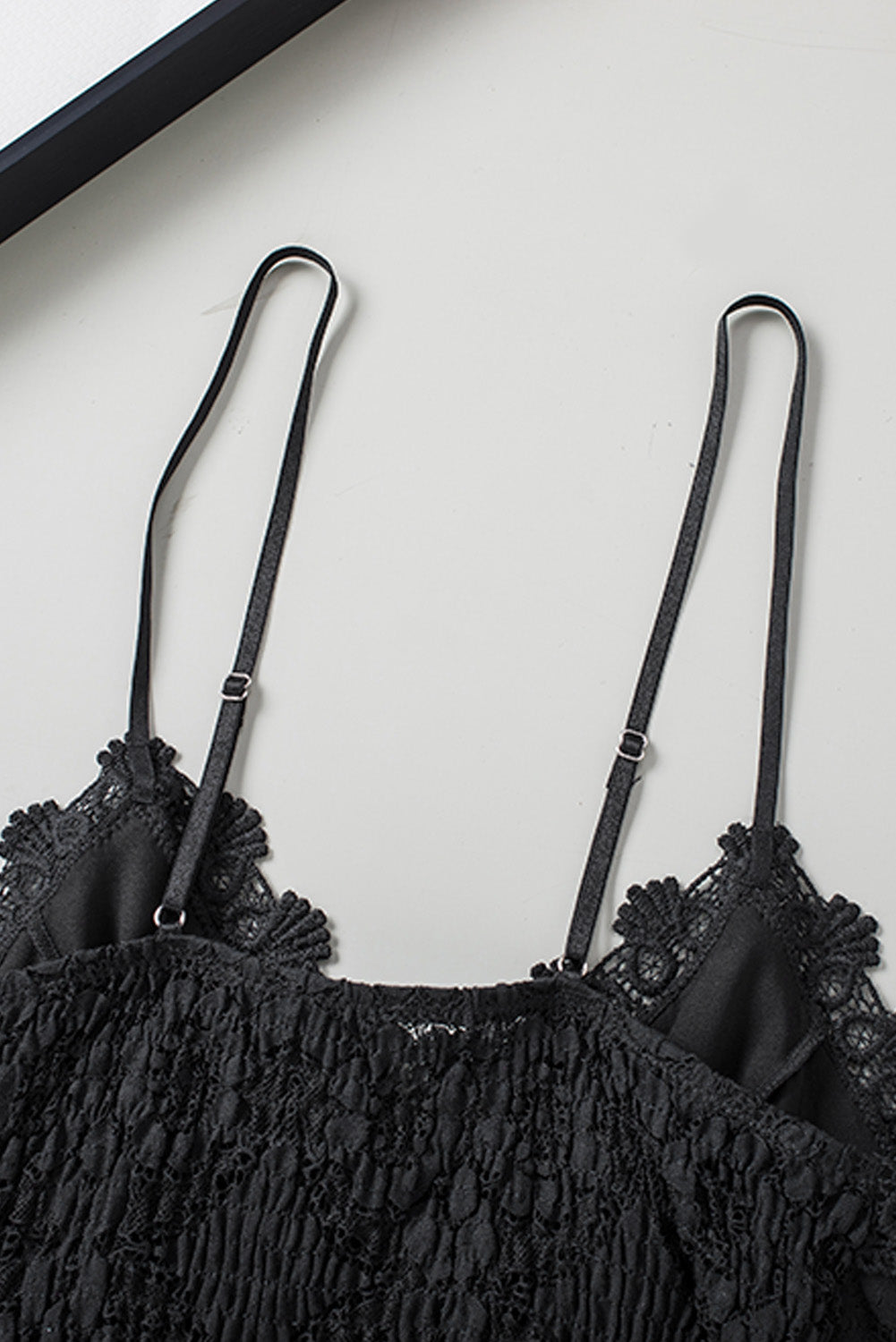 V-Neck Lace Cropped Cami - Siennasass